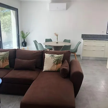 Neuve Avec Jacuzzi Villa *