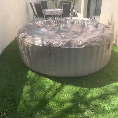 Neuve Avec Jacuzzi *